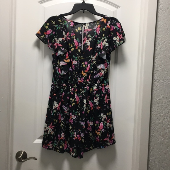 BELLE & SKY floral butterfly ruffle romper, sz S - Picture 3 of 4